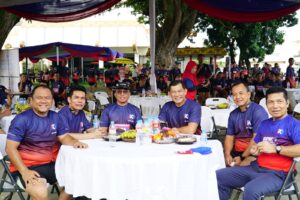 WhatsApp-Image-2025-12-14-at-15.17.39-1-300x200 Berlari Bersama Warga, Pangdam XXI/Radin Inten Ajak Masyarakat Hidup Sehat dan Bersatu