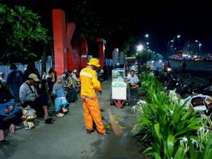 WhatsApp-Image-2026-01-02-at-10.52.29-300x225 Natal dan Tahun Baru Berjalan Lancar, DLH Kota Bekasi Kendalikan Sampah Dengan Baik